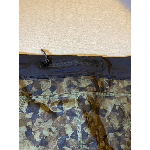 Lululemon NWT Run Inspire Crop II, Sz 6 - Picture 8 of 8